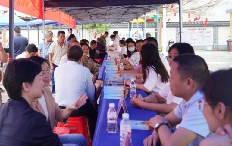 社會經(jīng)濟(jì)咨詢服務(wù) 賦能決策的智慧橋梁